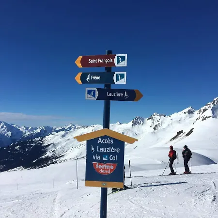 Chaleureux Avec Vue Sur Les Montagnes De Chalet *