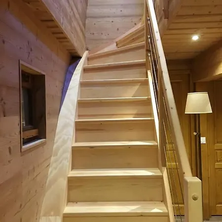 Chalet Chaleureux Avec Vue Sur Les Montagnes De *