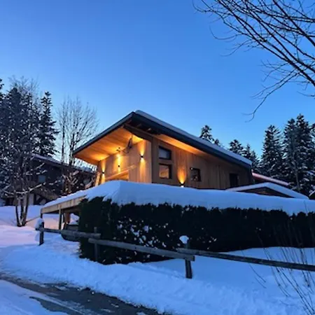 Chalet Chaleureux Avec Vue Sur Les Montagnes De *